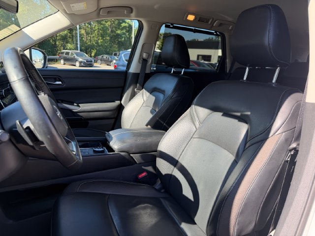 Used 2023 Nissan Pathfinder SL AWD/4WD image 15