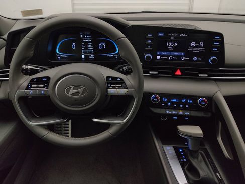 Used 2025 Hyundai Elantra Sport FWD image 22