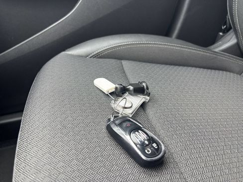 Used 2025 Buick Encore GX Preferred FWD image 18