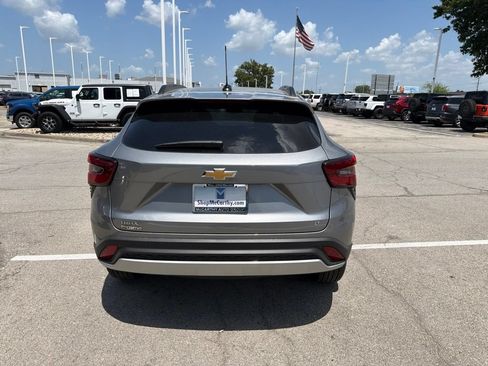 New 2026 Chevrolet Trax LT w/ Sunroof Package FWD image 4