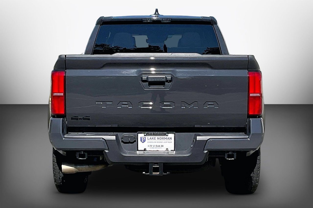 Used 2025 Toyota Tacoma TRD Off-Road AWD/4WD image 7
