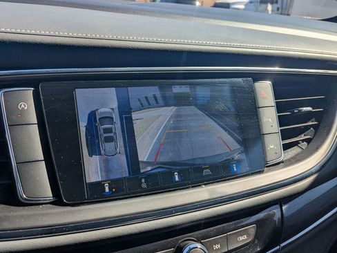 Used 2024 Buick Enclave Premium image 18