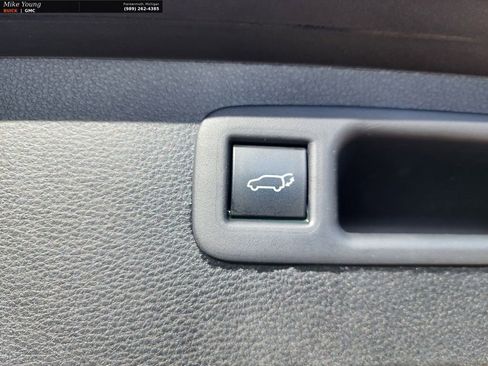 Used 2020 Toyota Highlander XLE image 11