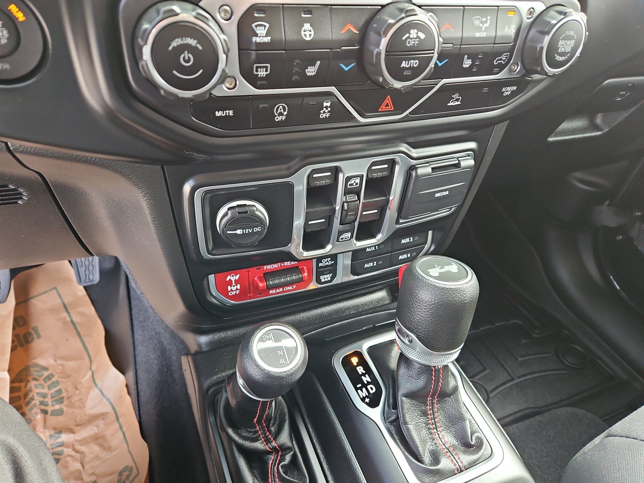 Used 2023 Jeep Wrangler Unlimited Rubicon w/ Dual Top Group AWD/4WD image 20