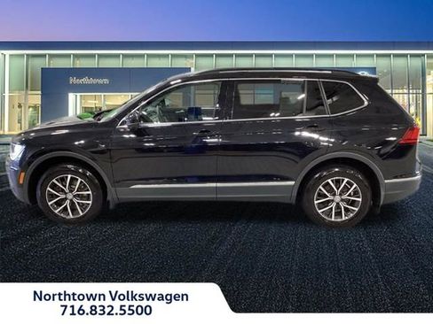 Used 2020 Volkswagen Tiguan SE w/ Panoramic Sunroof Package image 2