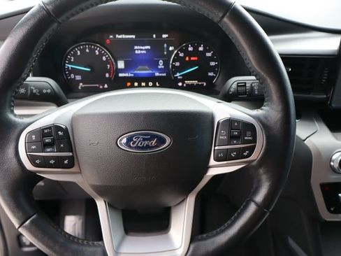 Used 2023 Ford Explorer XLT w/ Equipment Group 202A AWD/4WD image 33