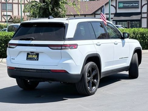 Used 2023 Jeep Grand Cherokee Altitude AWD/4WD image 5