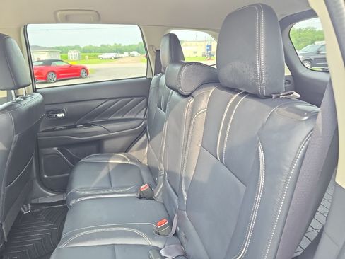 Used 2018 Mitsubishi Outlander SEL AWD/4WD image 19