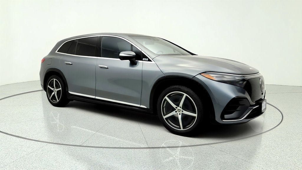 Used 2023 Mercedes-Benz EQS 580 4MATIC SUV image 3