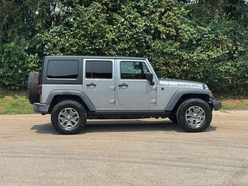 Used 2017 Jeep Wrangler Unlimited Rubicon w/ Connectivity Group AWD/4WD image 4