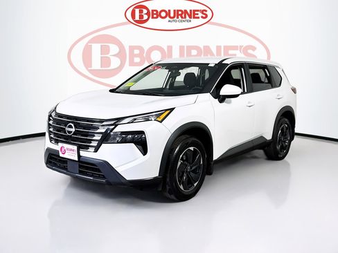 Used 2024 Nissan Rogue SV image 5