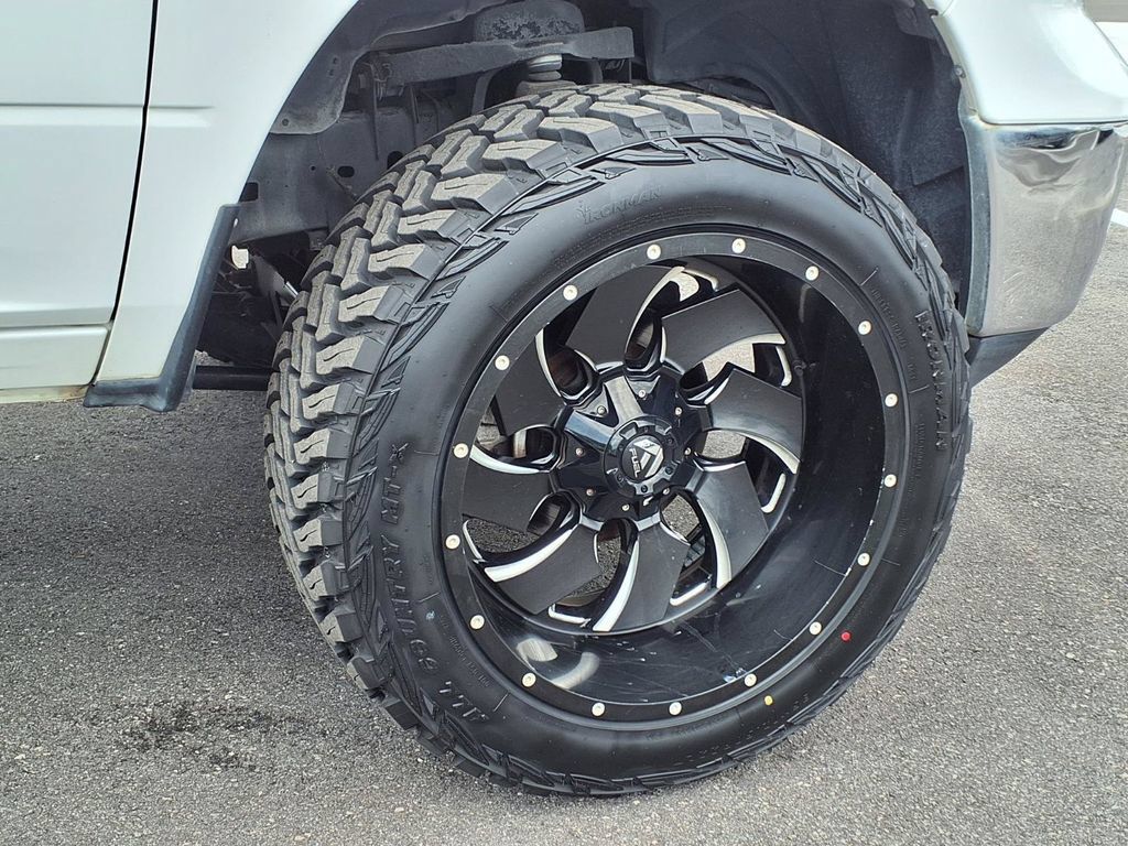 Used 2019 RAM 1500 Classic SLT AWD/4WD image 10