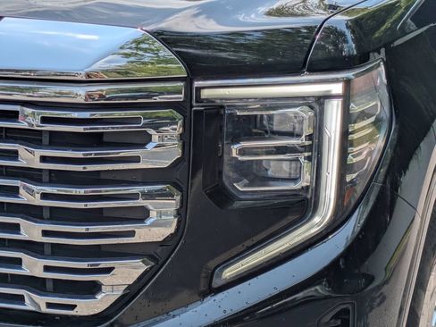Used 2022 GMC Sierra 1500 Denali RWD image 9