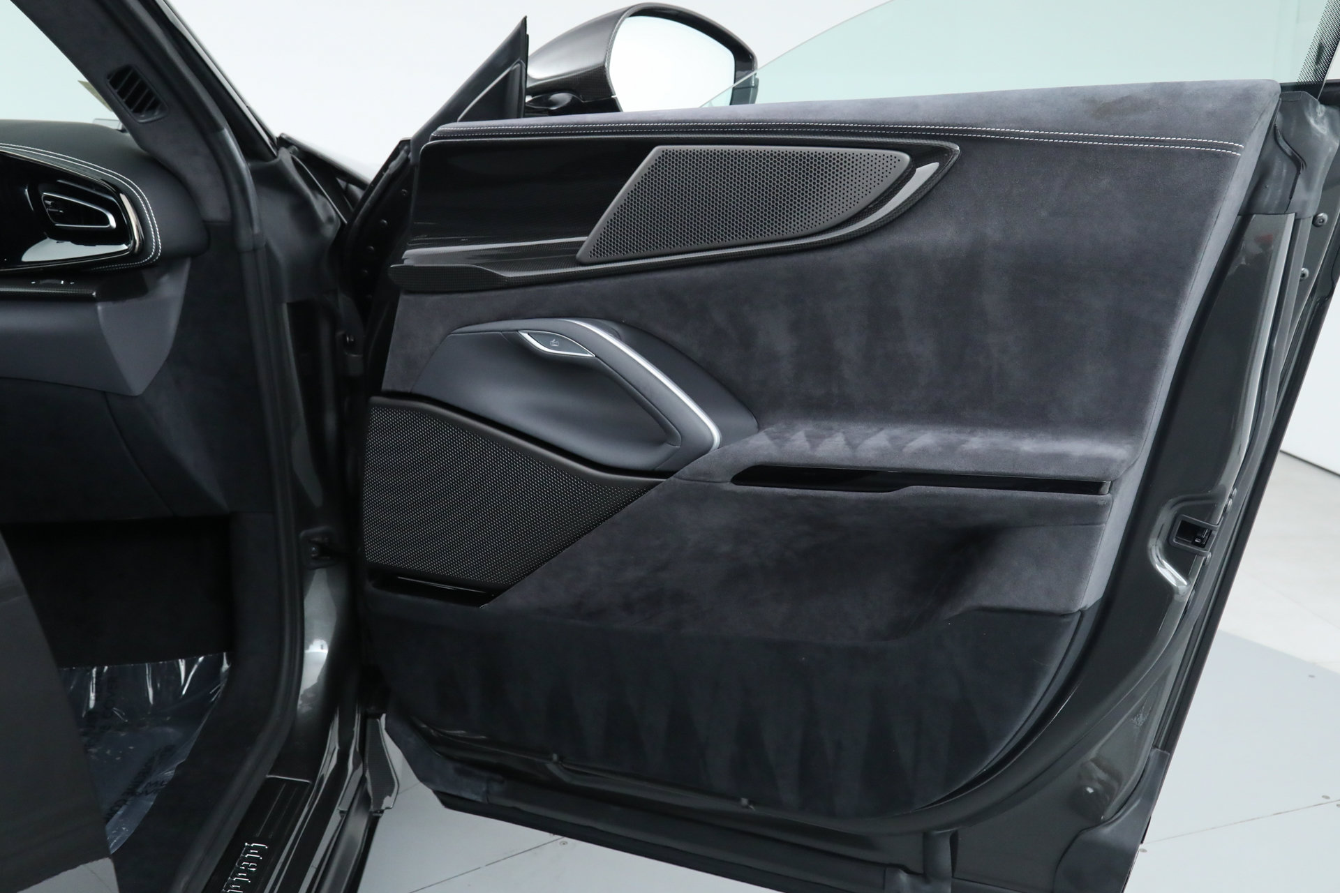 Used 2025 Ferrari Purosangue AWD/4WD image 20