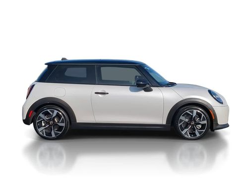 Used 2025 MINI Cooper 2-Door Hardtop image 9
