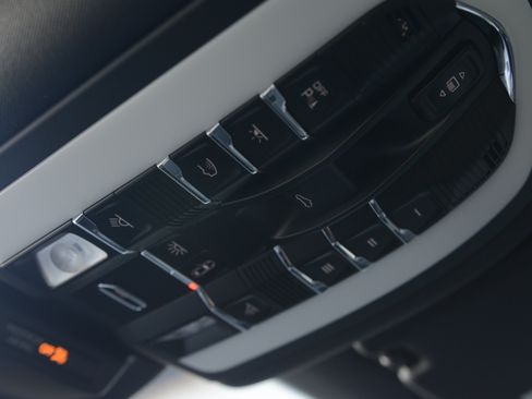 Certified 2026 Porsche Macan Turbo AWD/4WD image 20