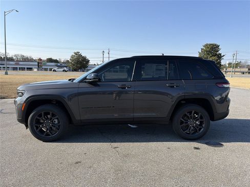 New 2025 Jeep Grand Cherokee Limited image 8