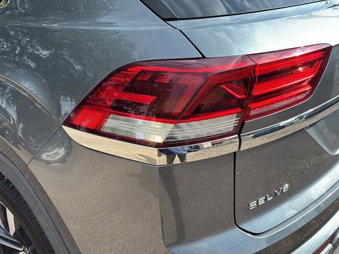 Used 2020 Volkswagen Atlas Cross Sport SEL R-Line AWD/4WD image 42