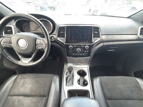 Used 2019 Jeep Grand Cherokee Laredo w/ Laredo X Package RWD image 12
