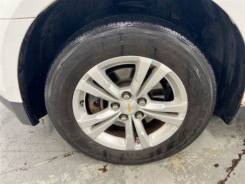 Used 2015 Chevrolet Equinox LT image 25