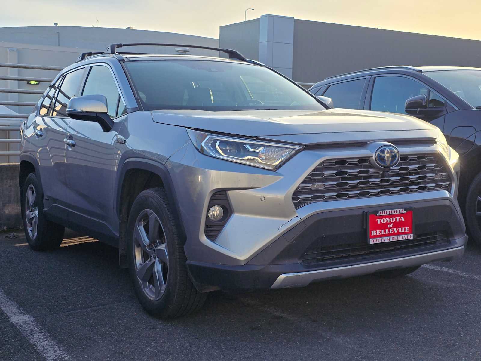 Used 2020 Toyota RAV4 Limited AWD/4WD image 3