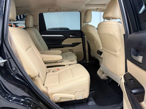 Used 2017 Toyota Highlander XLE image 25