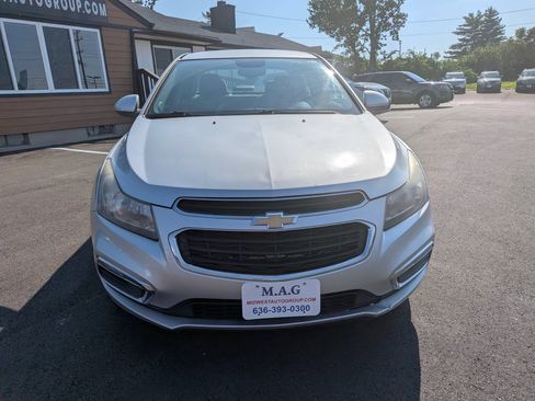 Used 2016 Chevrolet Cruze LT w/ Technology Package FWD image 9