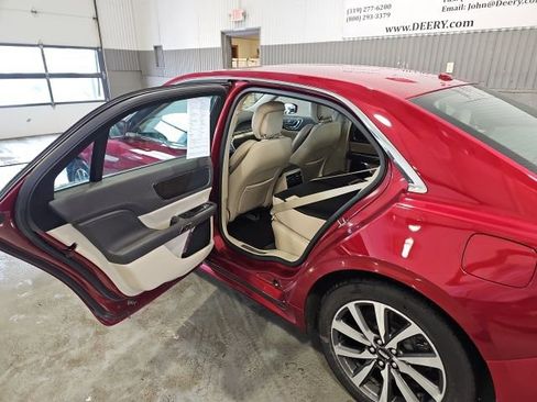 Used 2017 Lincoln Continental Premiere image 11