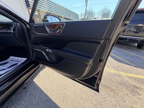 Used 2018 Lincoln Continental Premiere Livery AWD 4dr Sedan w/ Equipment Group 500A image 63