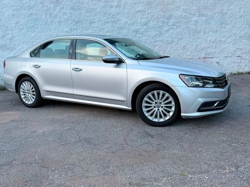 Used 2016 Volkswagen Passat 1.8T SE FWD image 3