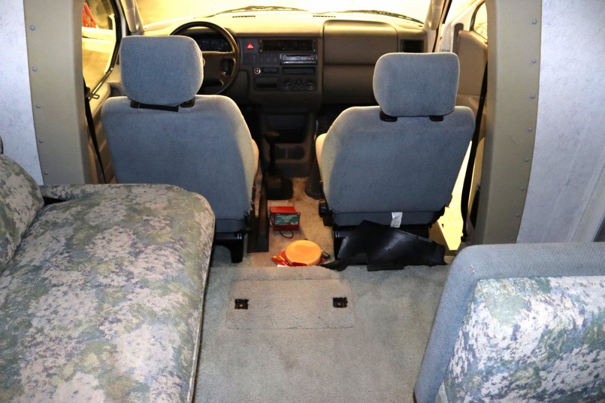 Used 2002 Volkswagen Eurovan FWD image 40