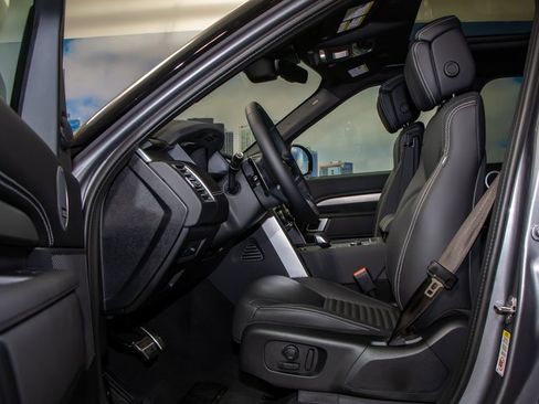 Certified 2025 Land Rover Discovery Dynamic SE image 21