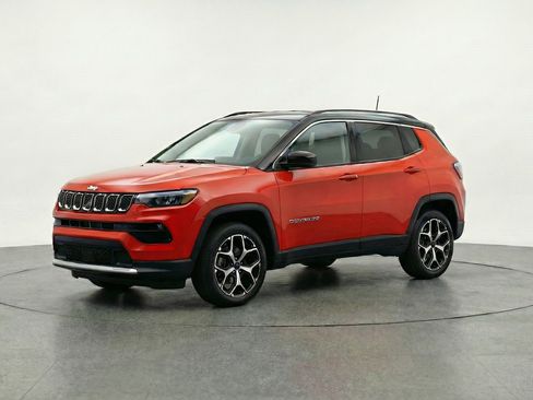 Used 2025 Jeep Compass Limited image 3