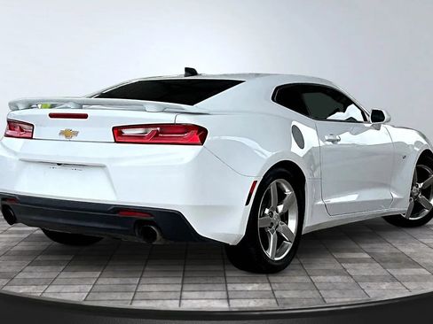 Used 2018 Chevrolet Camaro LT RWD image 6