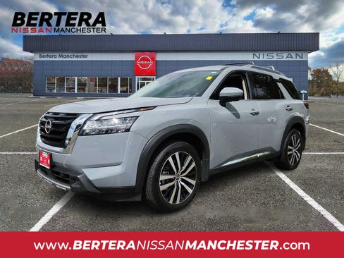 Used 2024 Nissan Pathfinder Platinum w/ Lighting Package (N93) AWD/4WD image 1