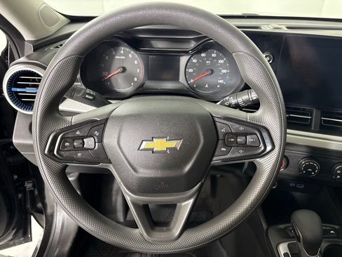 Used 2025 Chevrolet Trax LS image 26