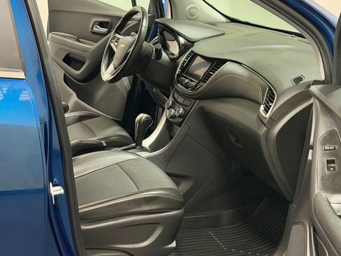 Used 2020 Chevrolet Trax LT w/ Driver Confidence Package image 11