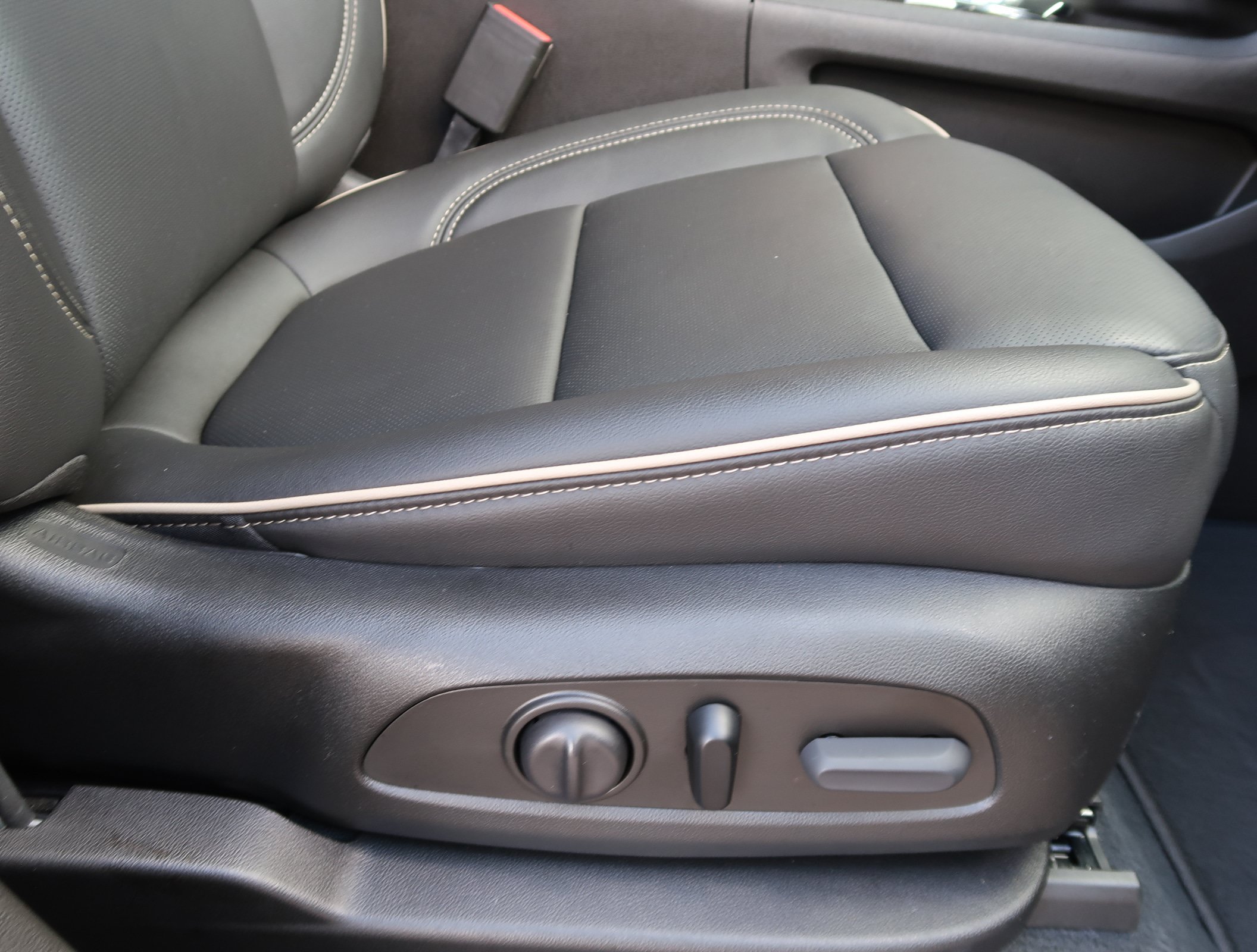 Used 2023 Chevrolet Traverse Premier w/ LPO, Cargo Package FWD image 42