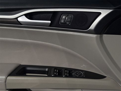 Used 2020 Ford Fusion SEL image 24