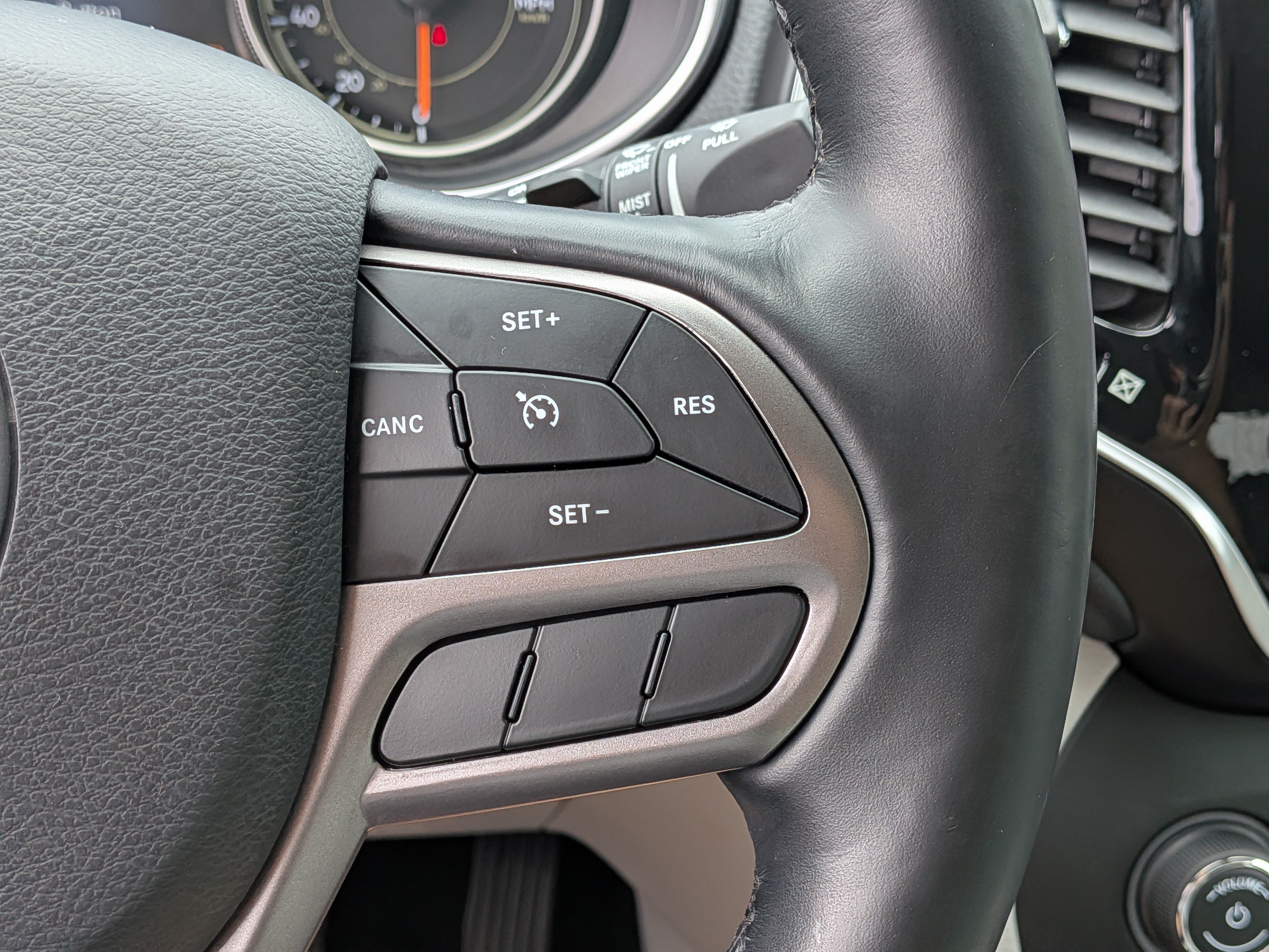 Used 2020 Jeep Cherokee Limited FWD image 25