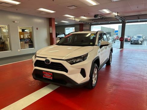 Used 2021 Toyota RAV4 LE image 7