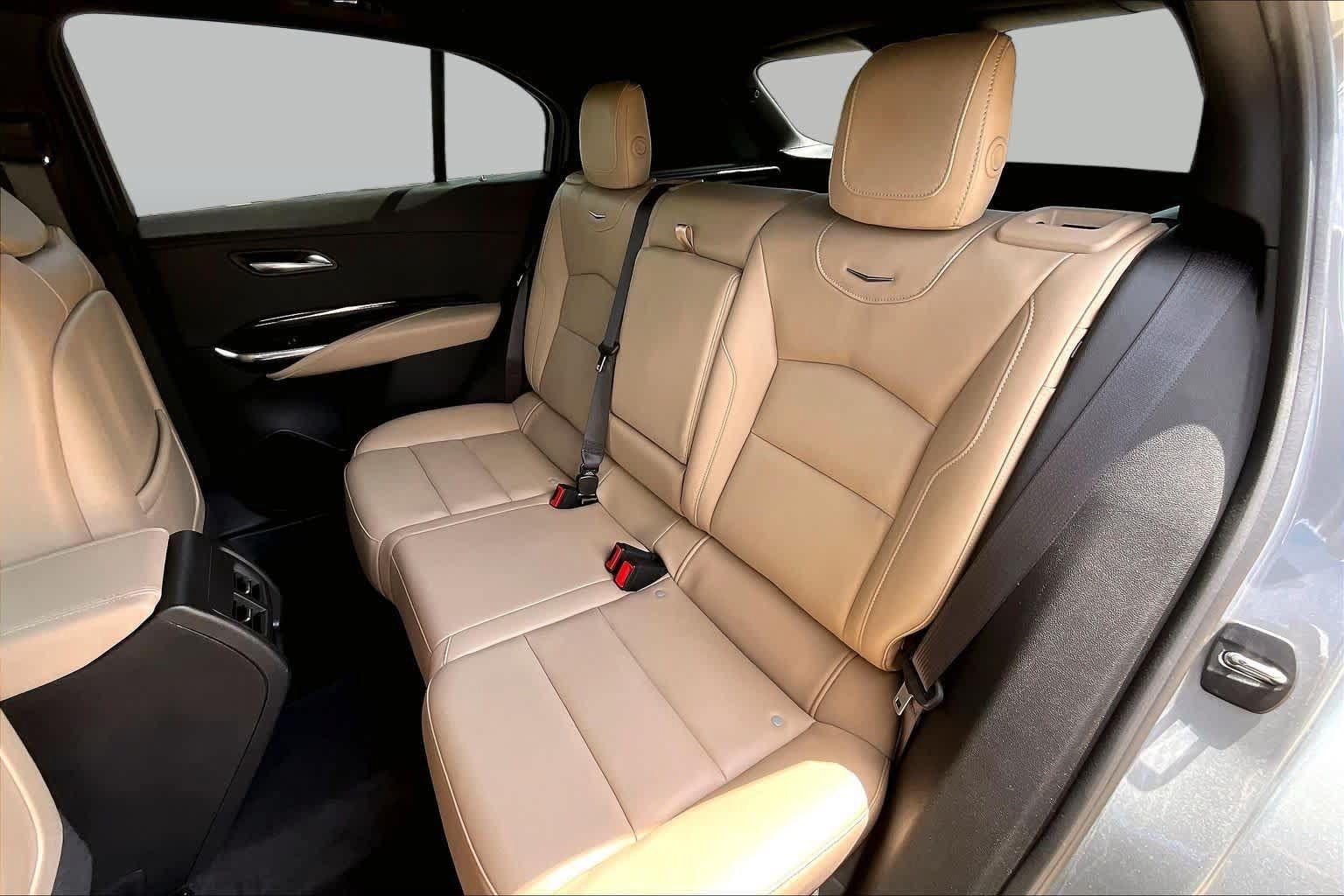 Used 2024 Cadillac XT4 Luxury w/ Cold Weather Package FWD image 21
