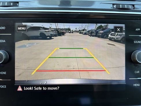 Used 2020 Volkswagen Tiguan SE w/ Panoramic Sunroof Package AWD/4WD image 18