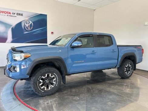 Used 2019 Toyota Tacoma TRD Off-Road AWD/4WD image 3