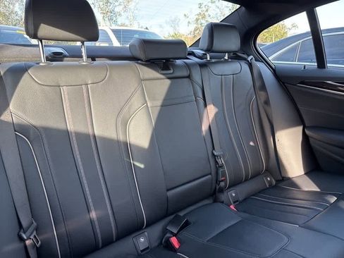 Used 2018 BMW 530i w/ Premium Package image 10