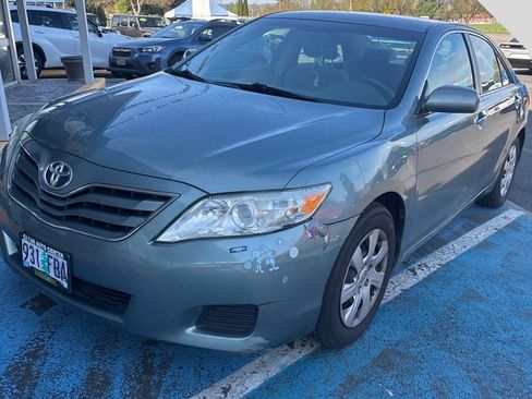 Used 2011 Toyota Camry LE FWD image 1