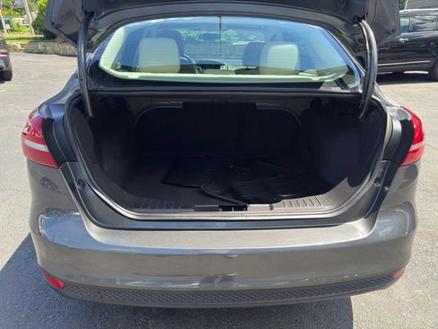 Used 2016 Ford Focus SE FWD image 13