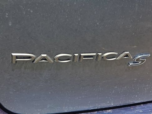 Used 2021 Chrysler Pacifica Touring w/ S Appearance Package FWD image 7