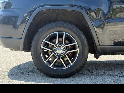 Used 2017 Jeep Grand Cherokee Limited w/ Luxury Group II AWD/4WD image 10