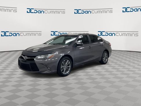 Used 2017 Toyota Camry SE FWD image 4